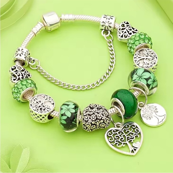 Anthropologie Jewelry - Anthropologie Silver and Green Beaded Bracelet